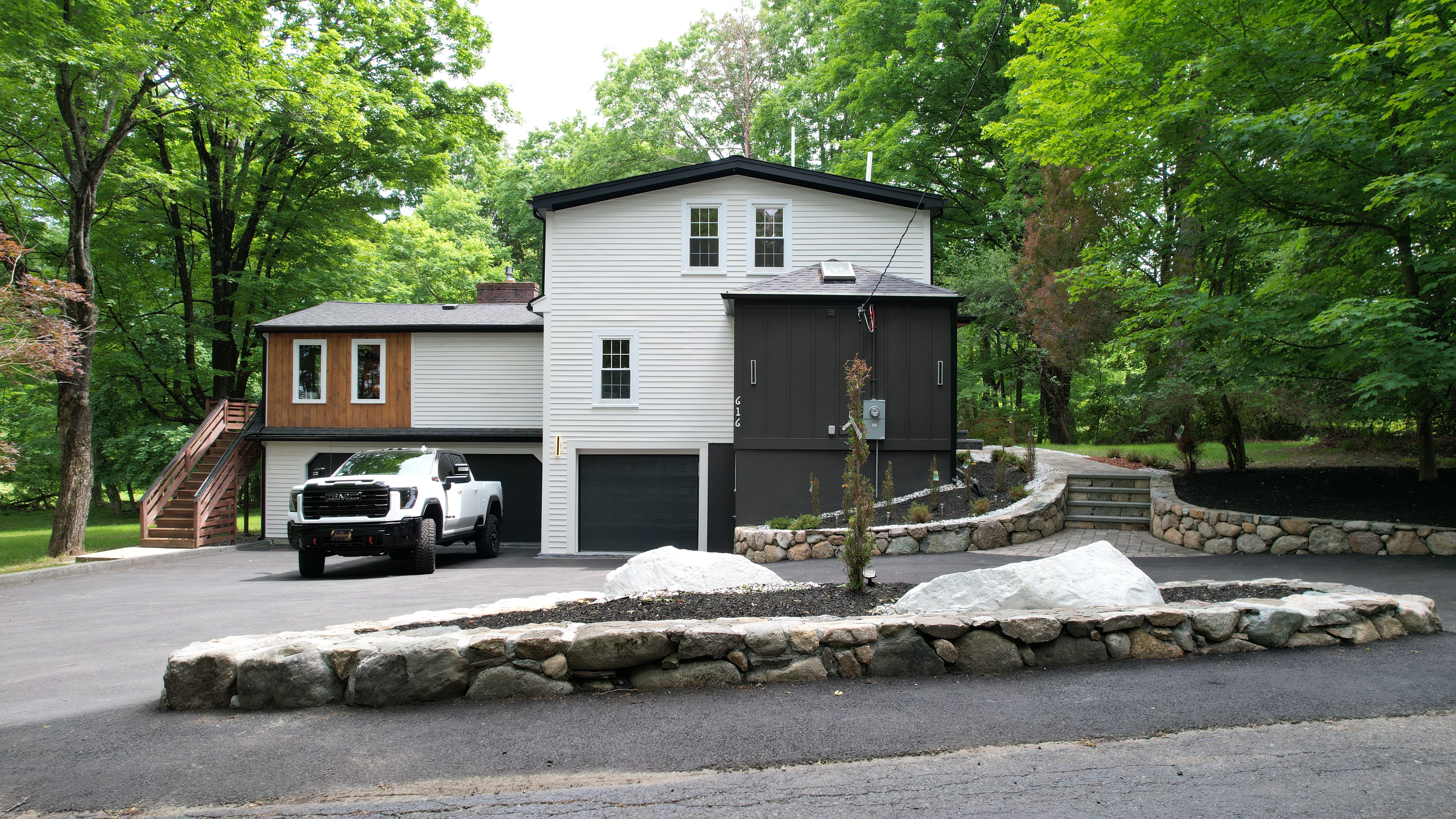 Front exterior of 616 Grove St