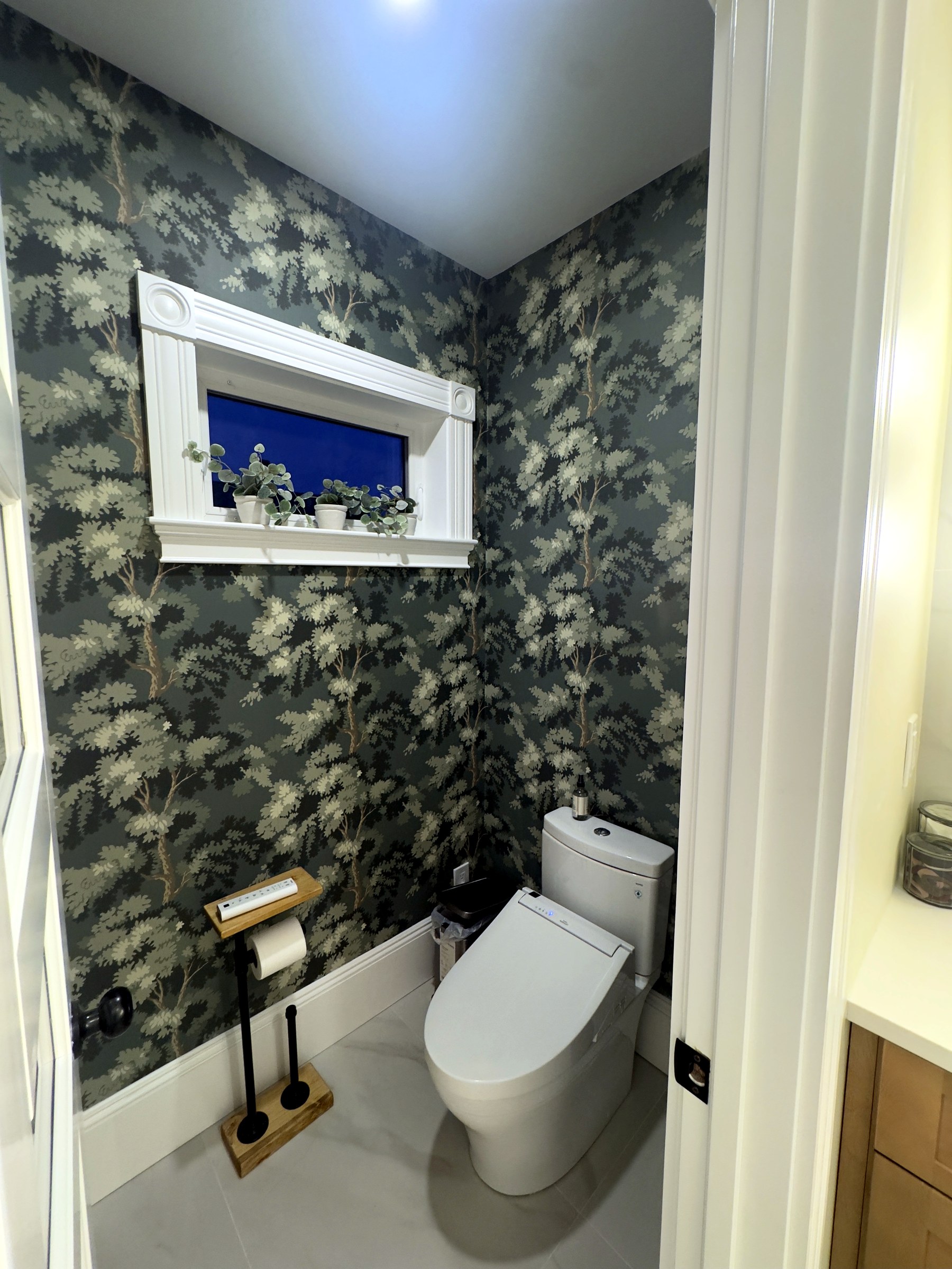 Milton additional bathroom with patterned wall detail