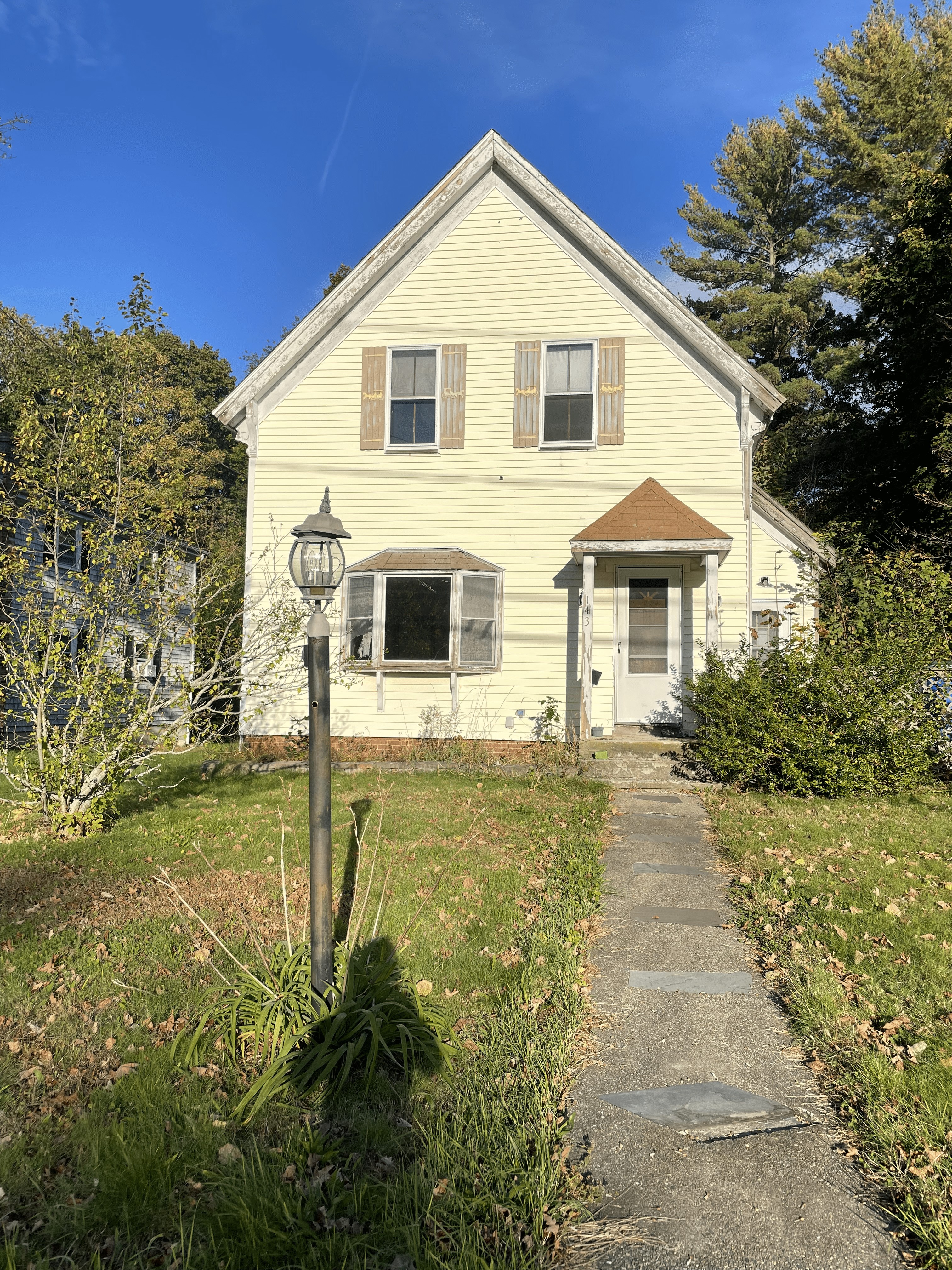 Rockland exterior before renovation